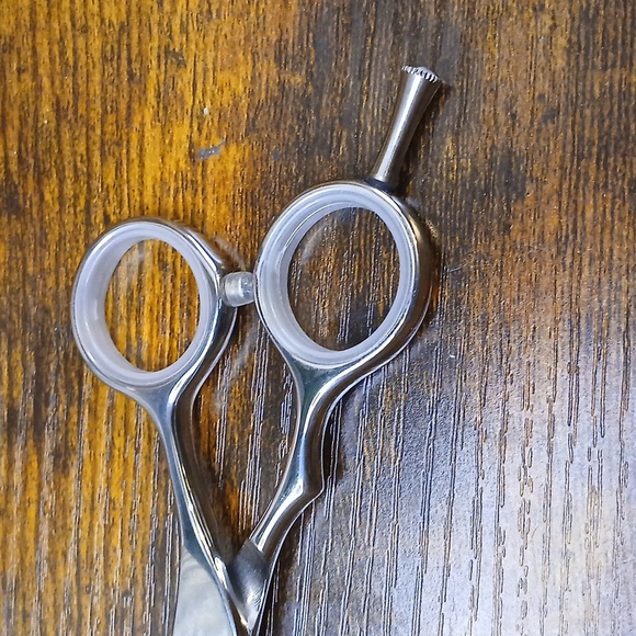 Paul Mitchell Professional Right-Handed Silver Shears - Picture 4 of 5